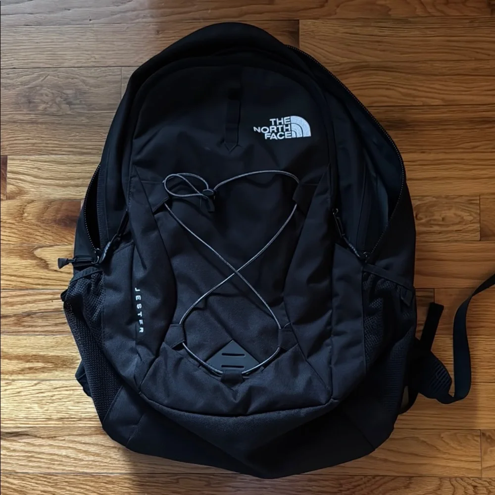The North Face Black Men’s Backpack - Sleek Everyday Carry